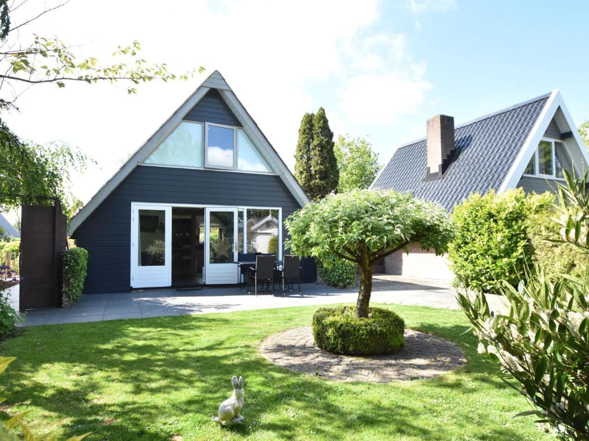 Balmy Holiday Home In Tuitjenhorn With Fenced Garden Exterior photo